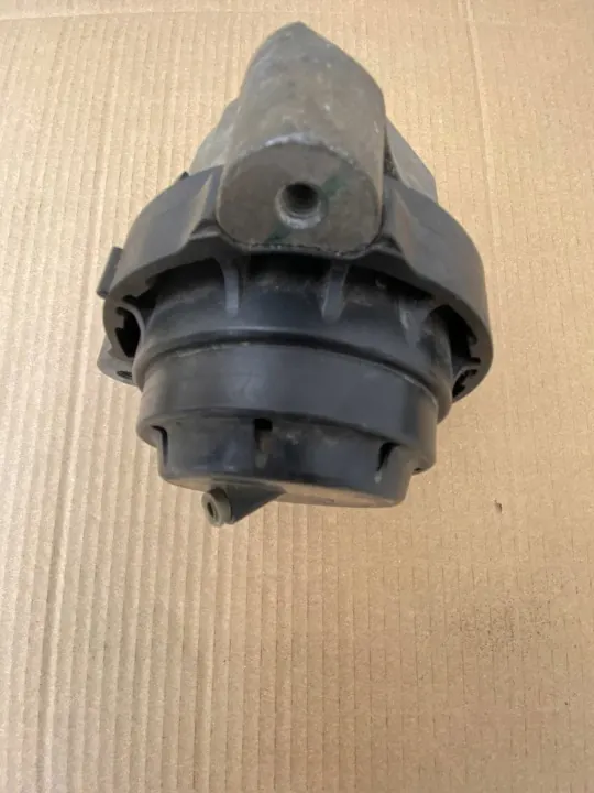 Suporte Motor Esquerdo BMW OEM 6860511 - Usado image 3