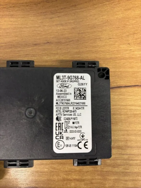 Sensor radar Ford OE ML3T-9G768-AL para Mustang VII image 4