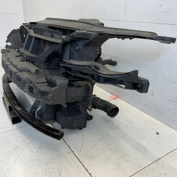 Suporte de radiador dianteiro VW PASSAT B6 2.0 FSI 2008 OEM image 3