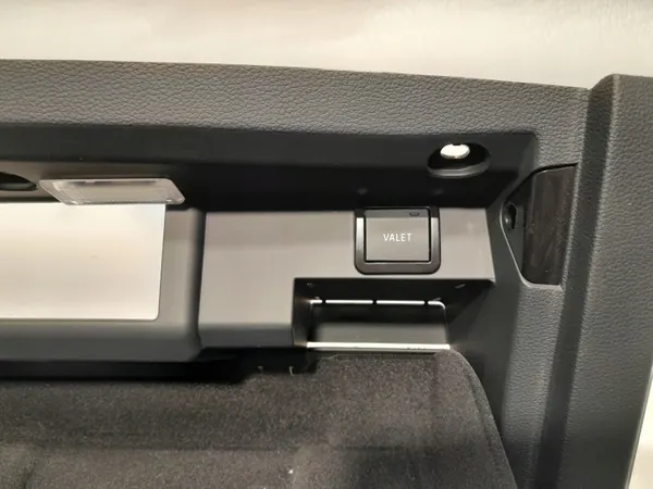 Valet Pasajero Audi A4 B9 OEM 8W1880302C image 4