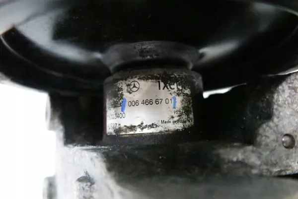 Bomba de direção assistida Mercedes Benz W212 0064666701 image 5