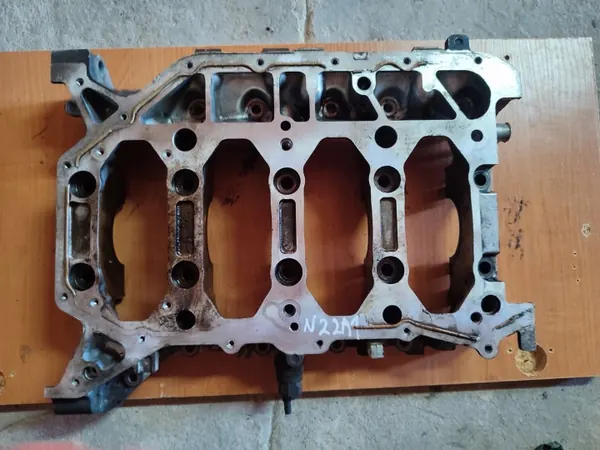 Base de soporte cigüeñal OEM AudiOpel18 - Usado image 2