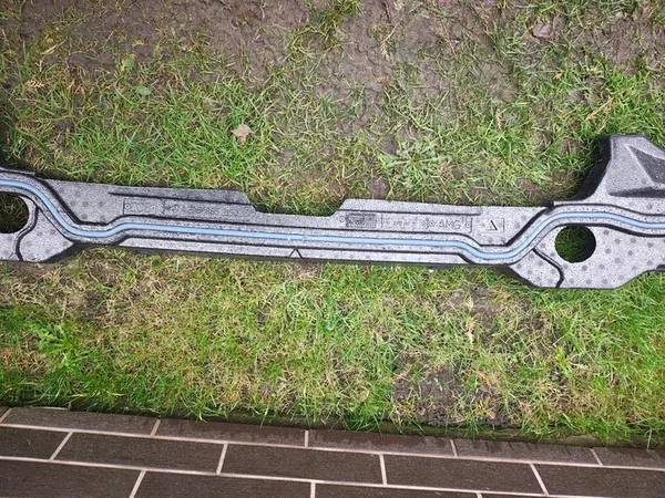 MERCEDES W206 AMG Etuiskunvaimennin Jalankulkijasensorilla OEM image 4