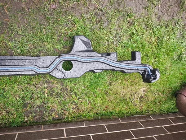 MERCEDES W206 AMG Etuiskunvaimennin Jalankulkijasensorilla OEM image 5