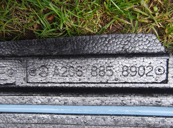 MERCEDES W206 AMG Etuiskunvaimennin Jalankulkijasensorilla OEM image 7