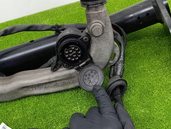 Gancho de remolque eléctrico OEM A2433100600 para Mercedes EQA image 7