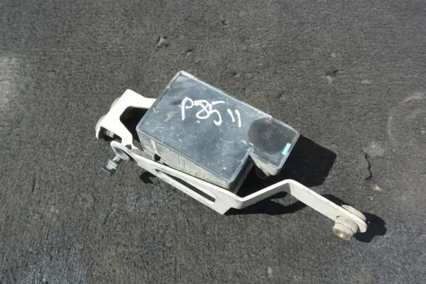 Tesla Model S Luftfjädringsventil - Begagnad image 2