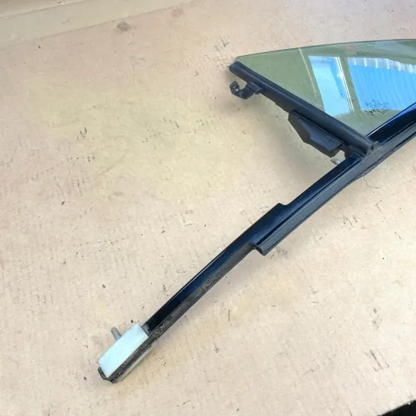 Vitre Triangle Arrière Droite OEM A1177300455 Mercedes CLA image 6