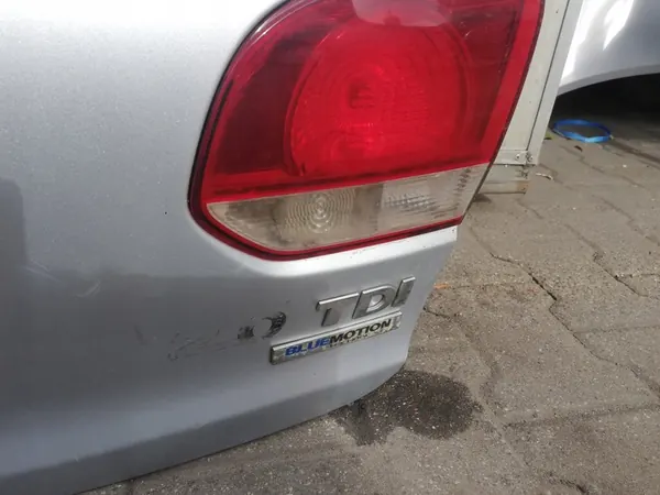 Volkswagen OE 5K6 827 025 J takaluukku image 3