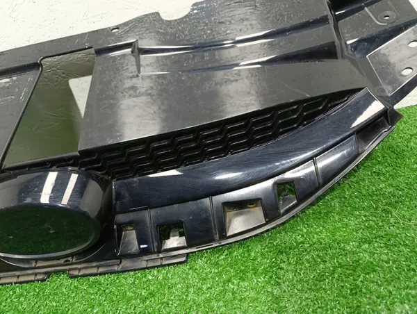 HYUNDAI IX35 Front Bumper Grill image 10