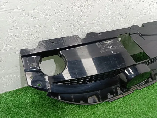 HYUNDAI IX35 Front Bumper Grill image 2