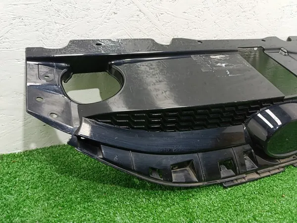 HYUNDAI IX35 Front Bumper Grill image 3