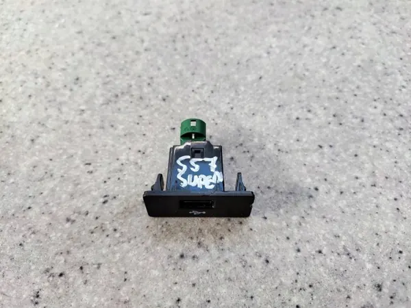 USB-Steckdose OEM 3V003572705 für Skoda Superb III image 2