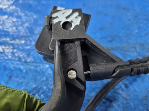 Opel Astra H konepeltikahva OEM 13105886 image 5