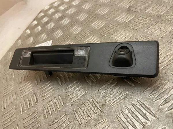 Asa de portón Volvo XC90 2021 OEM 31675543 con cámara image 5