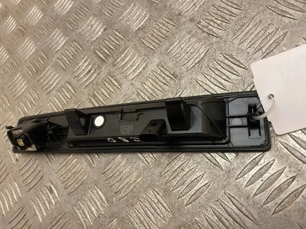 Asa de portón Volvo XC90 2021 OEM 31675543 con cámara image 6