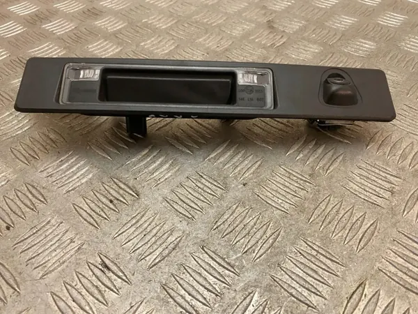 Asa de portón Volvo XC90 2021 OEM 31675543 con cámara image 7