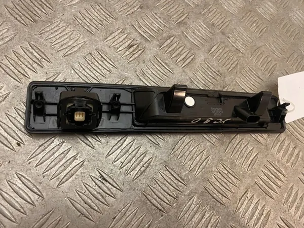 Asa de portón Volvo XC90 2021 OEM 31675543 con cámara image 9