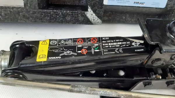 Volvo XC90 II Bagageutrymmesmatta Reparationssats OEM 31362302 image 6