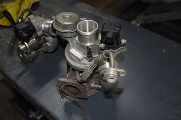 Turbocharger ALFA ROMEO GIULIETTA 2012 OEM 55231115 image 2