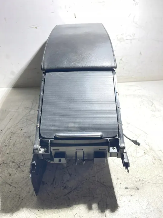 Accoudoir console Volvo V70 OEM 39805350 image 2