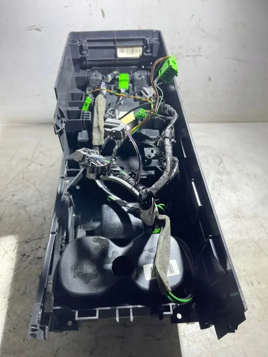 Accoudoir console Volvo V70 OEM 39805350 image 5
