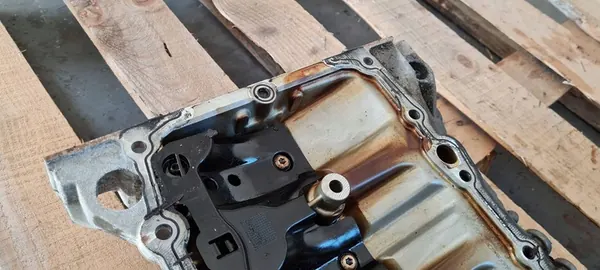 Audi Q5 2.0 TFSI Oljetank image 2