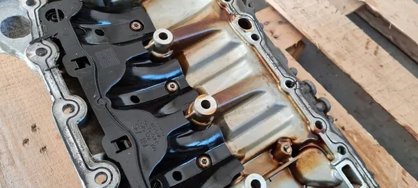 Audi Q5 2.0 TFSI Oljetank image 3