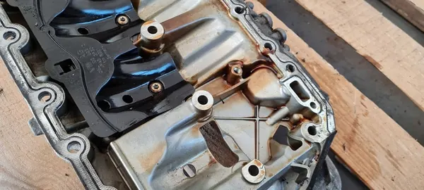 Audi Q5 2.0 TFSI Oljetank image 4