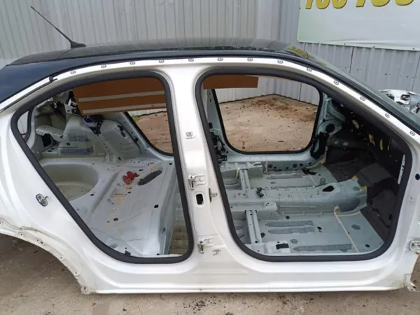 Opel Mokka II B Quarto de Pilar Direito OEM 01 image 2