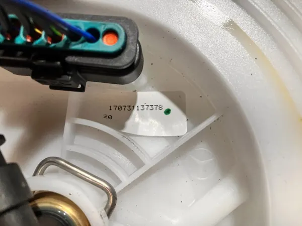 Polttoainepumppu OEM A1724700590 Mercedes SLK SLC R172 image 3