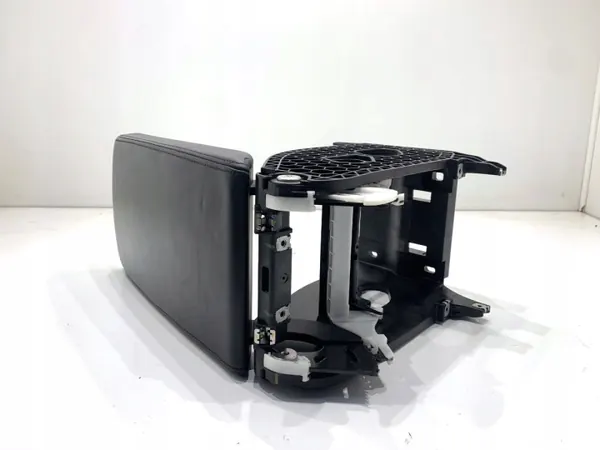 Käsinoja OEM 3V0864207A Skoda Superb III Farmarille image 4