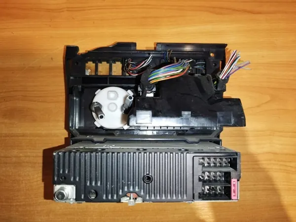 Radio con panel AC OEM 0038203186 para Mercedes W124/W140 image 3