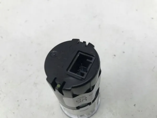 Harness Puerto USB-C Kia OEM 96125-J7700 image 3