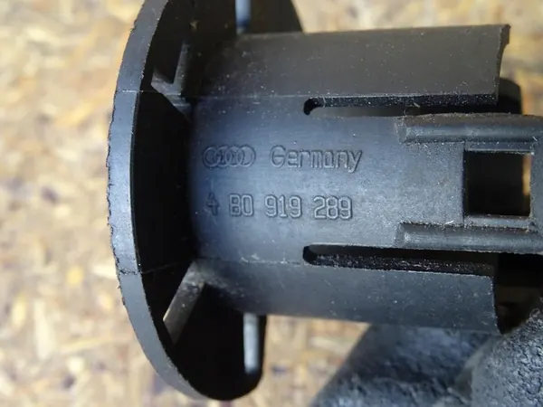 AUDI A6 C5 PDC Sensor Fäste 4B0919275 4B0919289 4B0919290 image 3