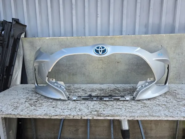 Toyota Yaris IV Frontstoßstange OEM 52119-K0050 image 2