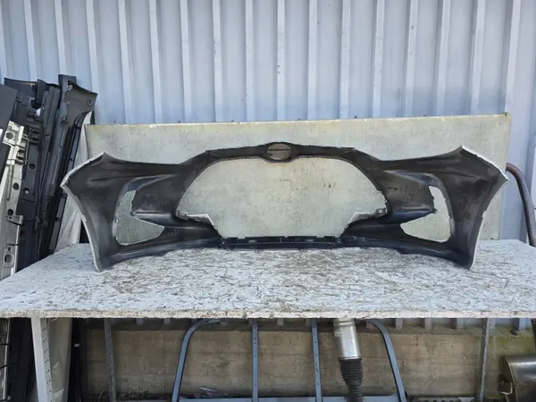 Toyota Yaris IV Frontstoßstange OEM 52119-K0050 image 6