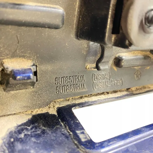 Chrysler Pacifica 2018 Achterkentekenplaatverlichting OEM 5UT85KBXAG image 7