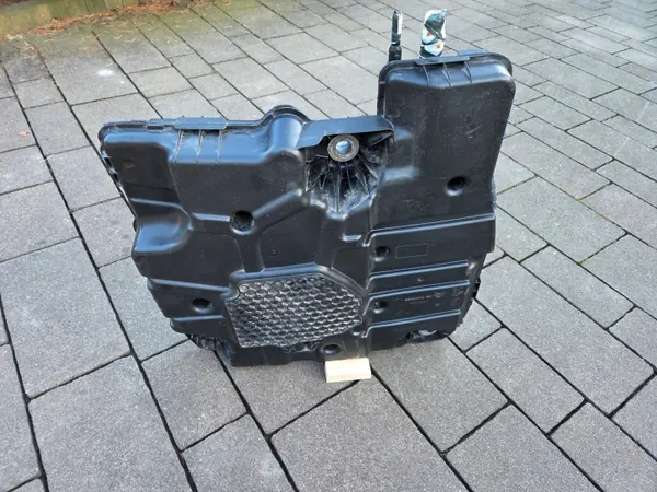 AdBlue-säiliö OEM 9810883580 Citroen C3 III 2016 image 9