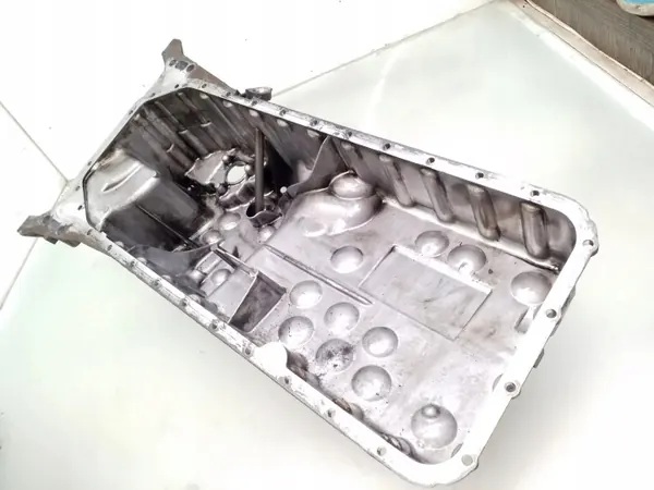 Cárter de aceite Mercedes-Benz OEM R6470140502 - Usado image 2