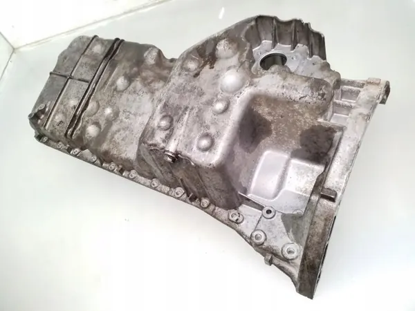 Cárter de aceite Mercedes-Benz OEM R6470140502 - Usado image 3
