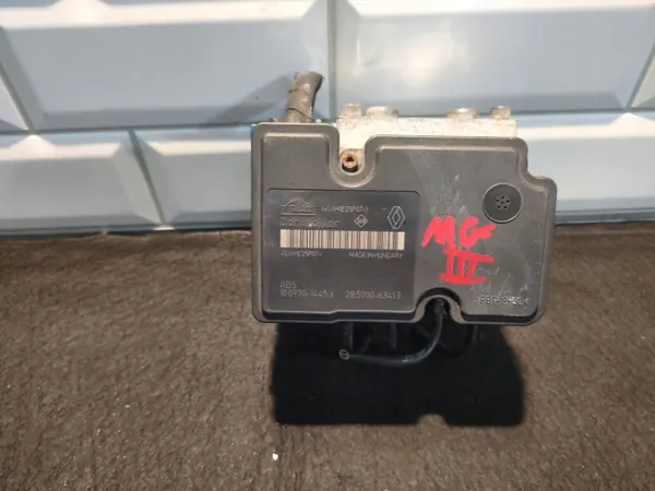 Renault Megane 3 ABS-pumppu OEM 476606747R--A Käytetty image 2