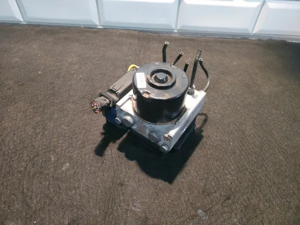 Renault Megane 3 ABS-pumppu OEM 476606747R--A Käytetty image 10