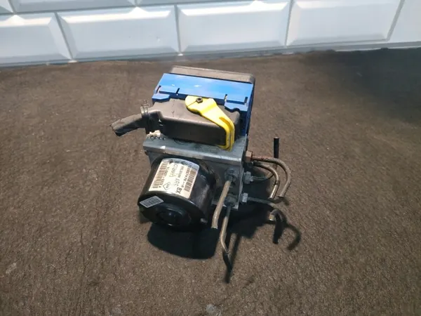 Renault Megane 3 ABS-pumppu OEM 476606747R--A Käytetty image 5