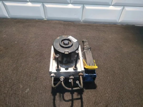 Renault Megane 3 ABS-pumppu OEM 476606747R--A Käytetty image 9