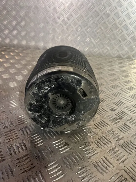 Volvo XC90 2017 Luftfeder hinten OEM 31476427 image 3