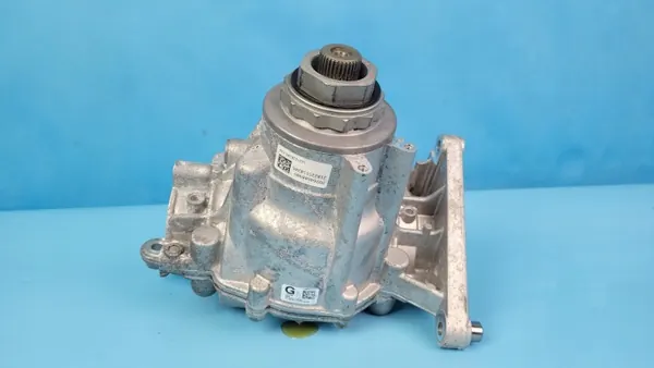 BMW 764688909 Versnellingsreductor 2 Serie F44 image 3