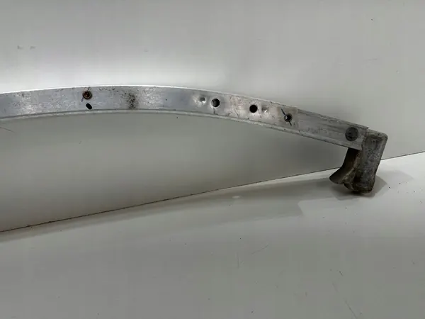 Etupuskuri vahvistus Tesla Y image 10