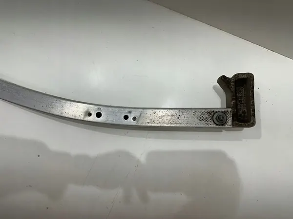 Etupuskuri vahvistus Tesla Y image 4