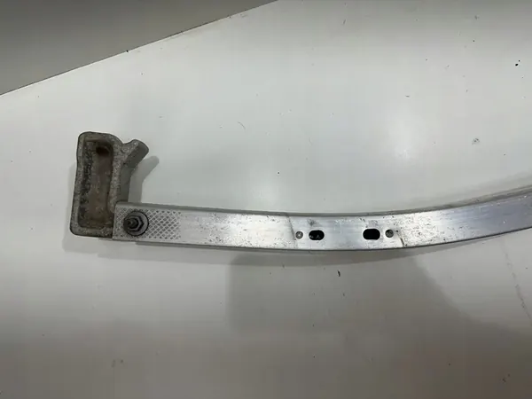 Etupuskuri vahvistus Tesla Y image 5